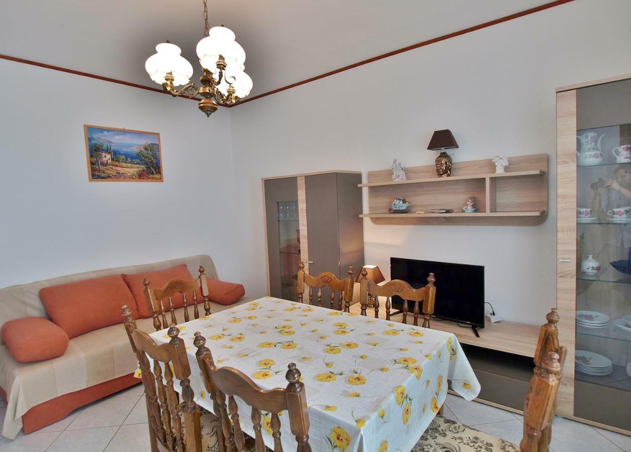 Apartmani Andelo I Ruzica Mundanije Экстерьер фото